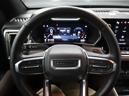 Used 2023 GMC Canyon Denali image 11