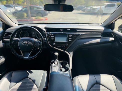 Used 2019 Toyota Camry SE FWD image 18