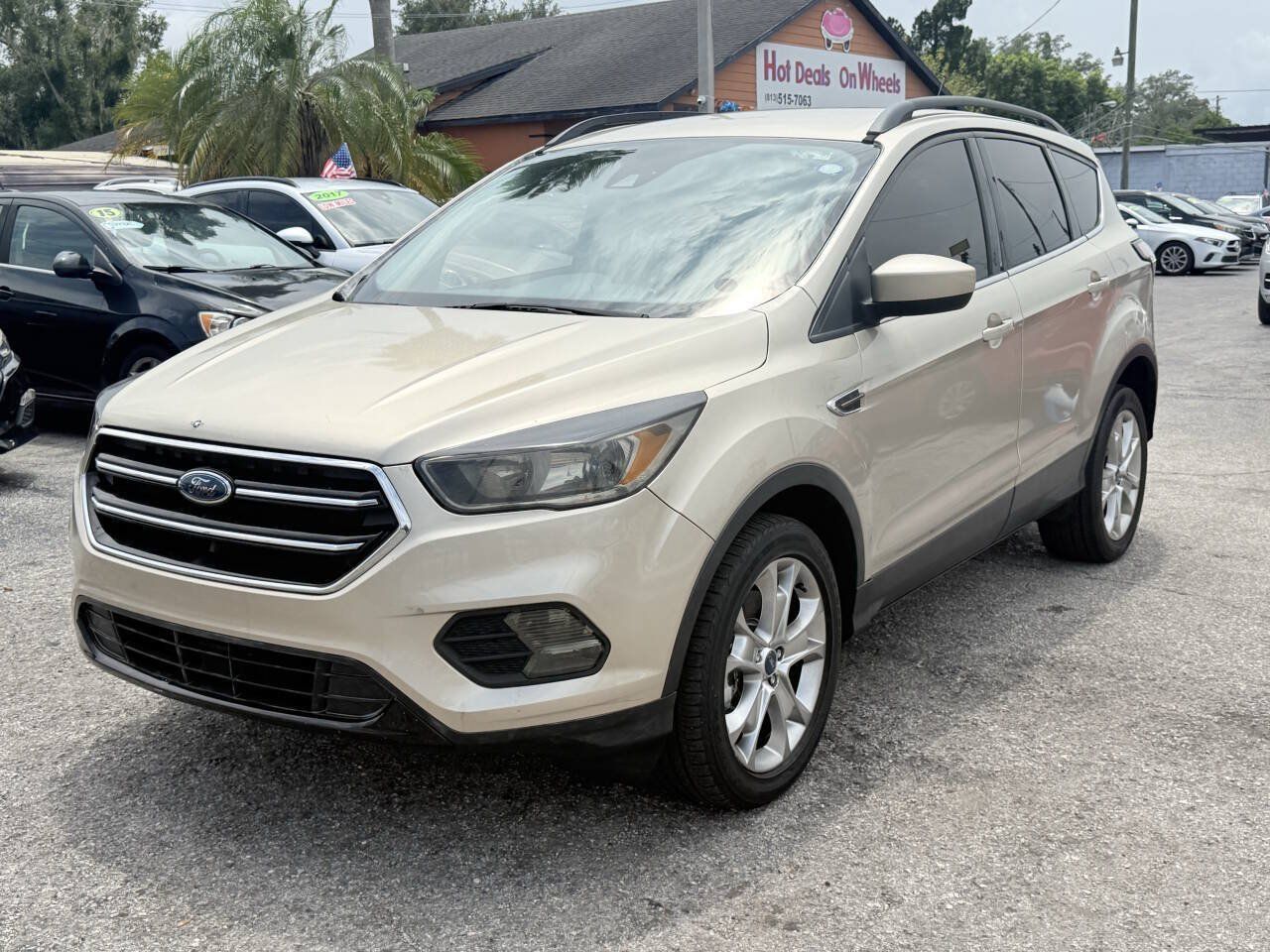 Used 2018 Ford Escape SE w/ Ford Safe & Smart Package AWD/4WD image 2