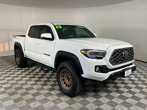Used 2023 Toyota Tacoma TRD Off-Road w/ TRD Premium Off Road Package AWD/4WD image 28