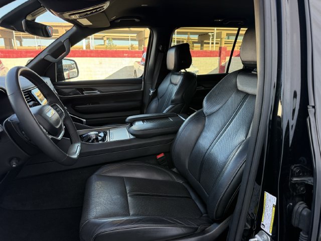 Used 2024 Jeep Wagoneer L Series II w/ Flexible Seating Group RWD image 26