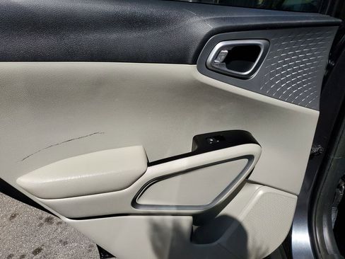 Used 2021 Kia Soul LX image 16