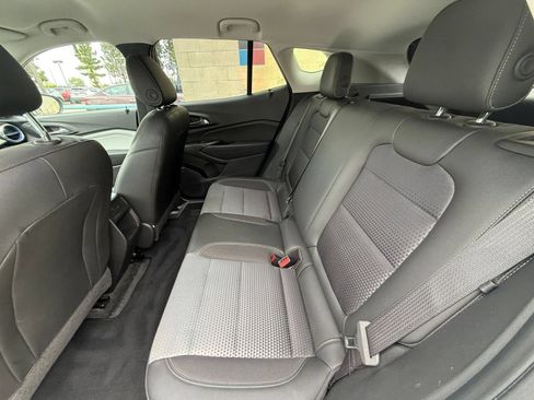 Used 2025 Chevrolet Trax LT w/ LT Convenience Package FWD image 23