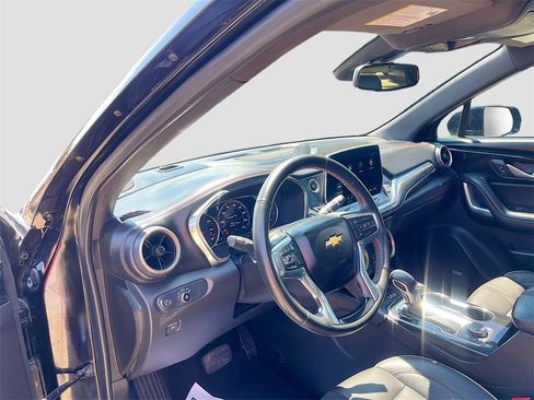 Used 2024 Chevrolet Blazer Premier image 9