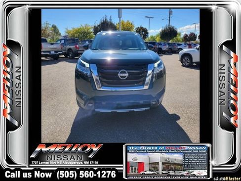 Used 2023 Nissan Pathfinder SL image 5