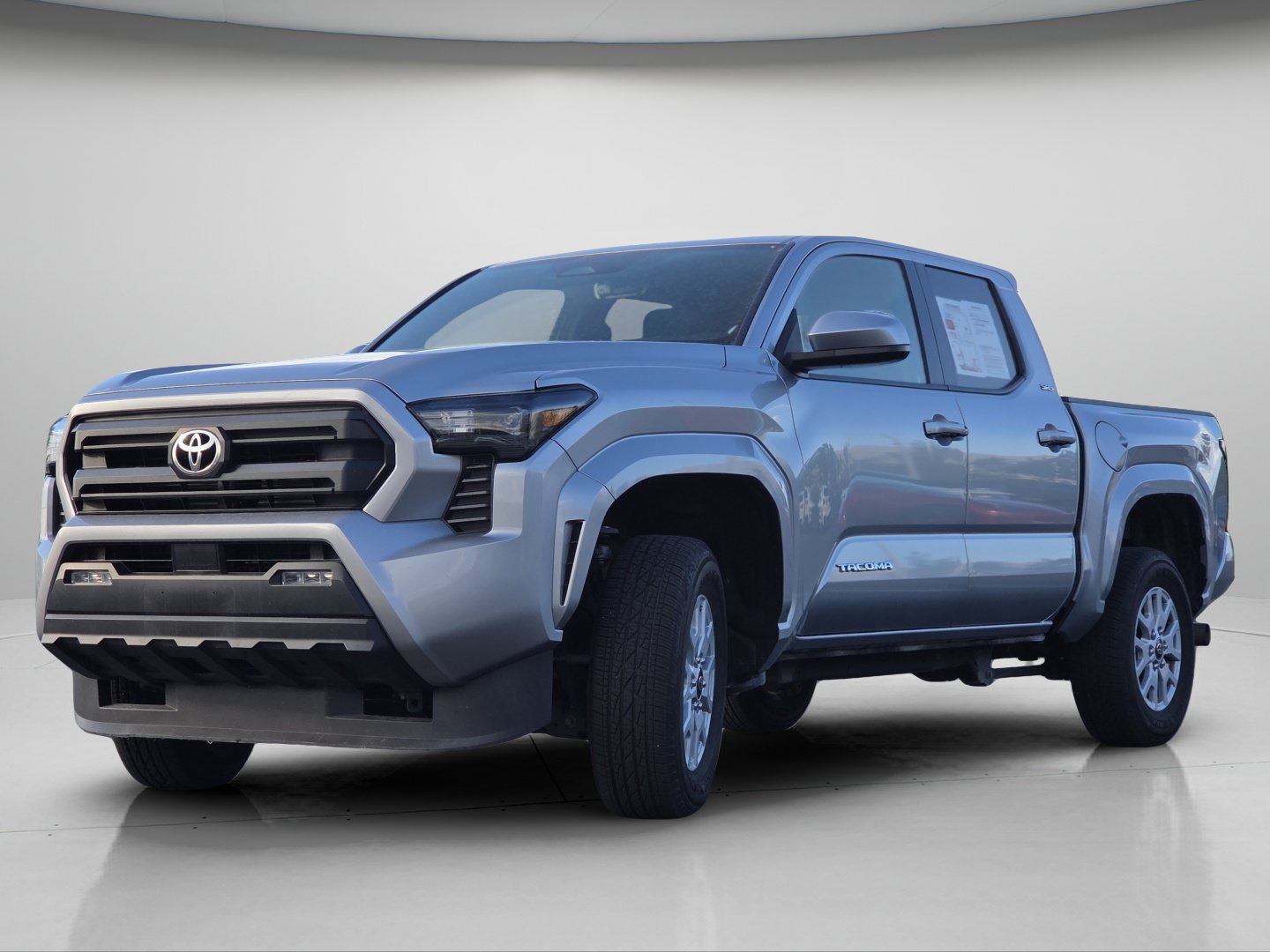 Used 2025 Toyota Tacoma SR5 AWD/4WD image 18