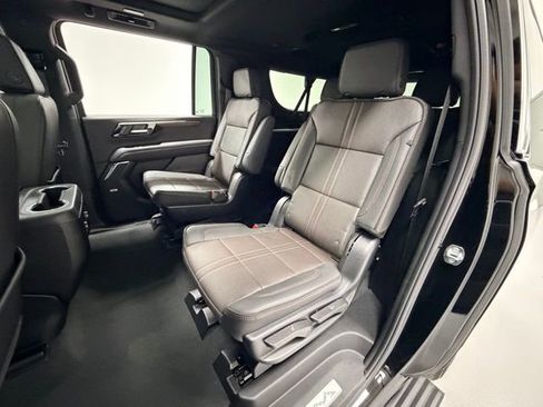 Certified 2025 Chevrolet Suburban High Country image 29