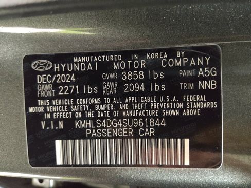 Used 2025 Hyundai Elantra SEL FWD image 33