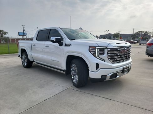 Used 2024 GMC Sierra 1500 Denali w/ Denali Reserve Package image 3