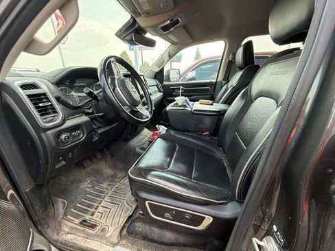 Used 2022 RAM 1500 Laramie AWD/4WD image 9