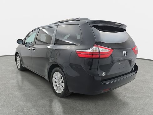 Used 2015 Toyota Sienna XLE image 5