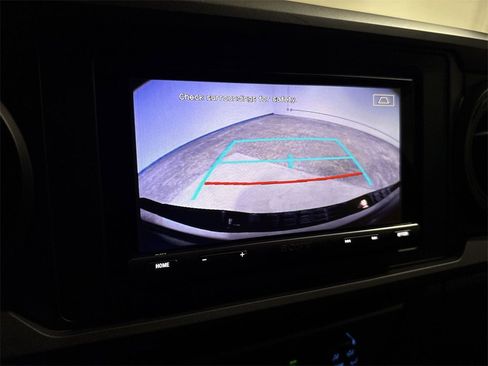 Used 2019 Toyota Tacoma TRD Off-Road image 16