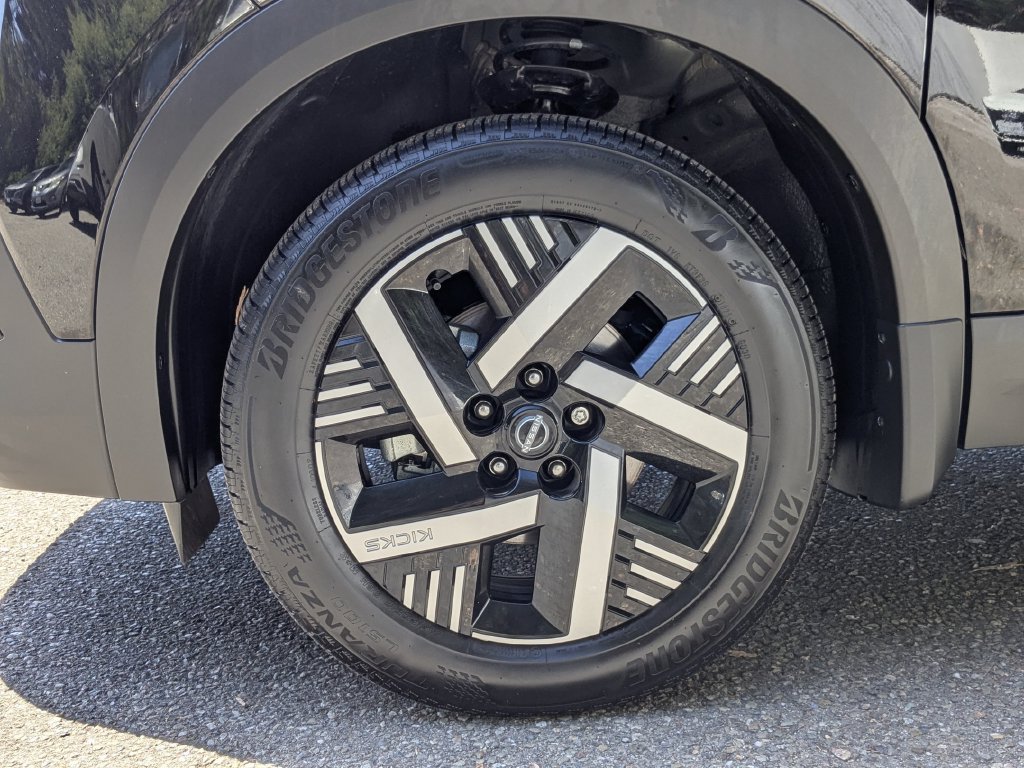 Used 2025 Nissan Kicks SV FWD image 9