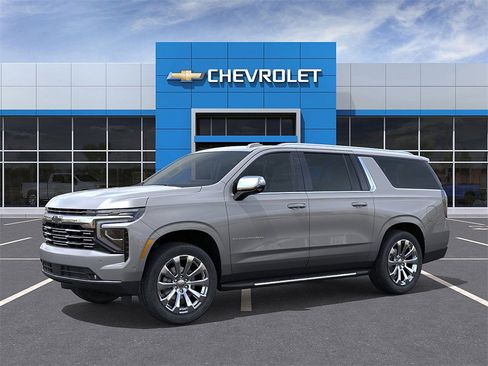New 2026 Chevrolet Suburban Premier image 2