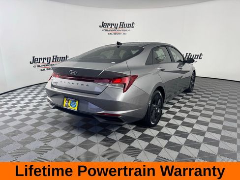 Used 2022 Hyundai Elantra SEL image 7