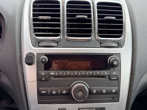 Used 2011 GMC Acadia SLE FWD image 17
