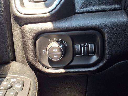 Used 2025 RAM 3500 Laramie AWD/4WD image 24