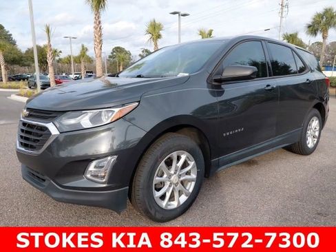 Used 2018 Chevrolet Equinox LS image 2