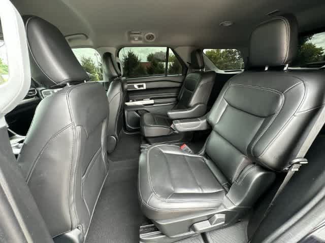 Used 2023 Ford Explorer XLT w/ Equipment Group 202A AWD/4WD image 18