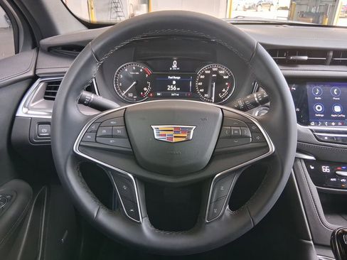 Used 2026 Cadillac XT5 Luxury w/ LPO, Premium Carpet Package FWD image 10