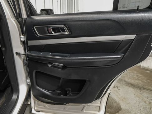 Used 2016 Ford Explorer XLT w/ Equipment Group 202A FWD image 46