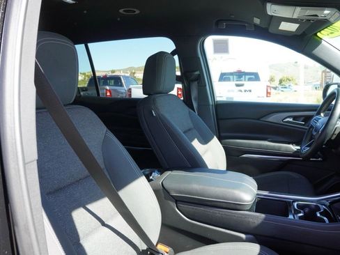 Used 2025 Chevrolet Traverse LT w/ Driver Confidence Package image 21