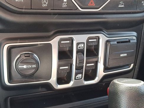 Used 2022 Jeep Gladiator Sport AWD/4WD image 15