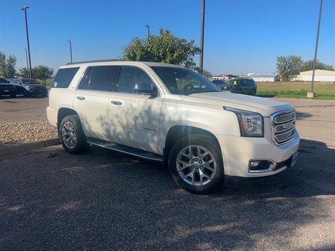 Used 2015 GMC Yukon SLT image 3