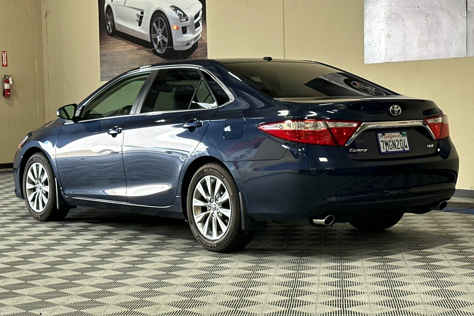 Used 2015 Toyota Camry XLE FWD image 6