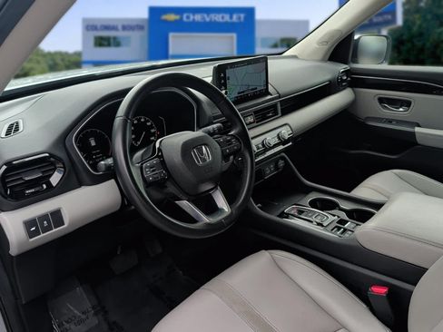 Used 2025 Honda Pilot Touring image 12