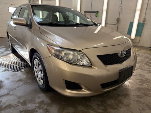Used 2010 Toyota Corolla LE image 1