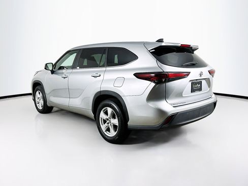 Used 2025 Toyota Highlander LE image 5