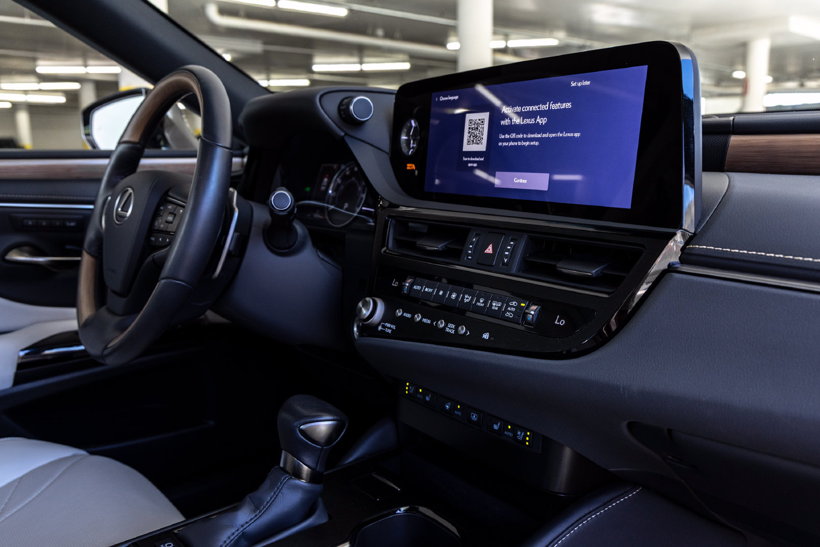 Used 2024 Lexus ES 300h w/ Technology Package FWD image 30