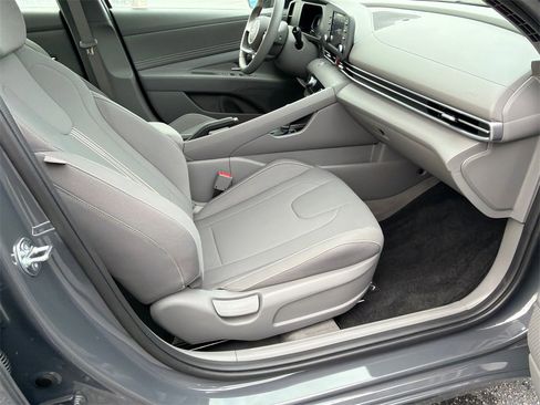 Used 2025 Hyundai Elantra Sport image 13