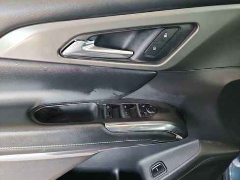 Used 2025 Chevrolet Traverse LT FWD image 11