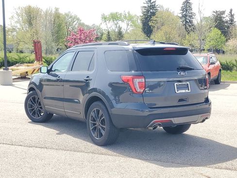 Used 2017 Ford Explorer XLT w/ Equipment Group 202A AWD/4WD image 3