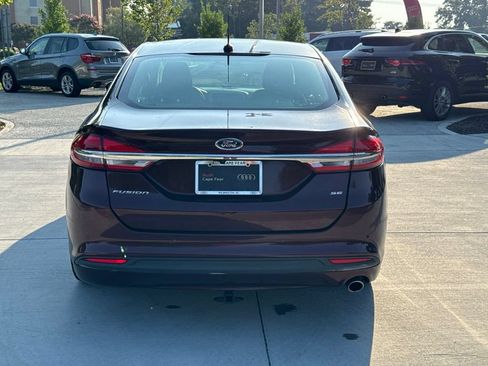 Used 2017 Ford Fusion SE w/ Fusion SE Technology Package FWD image 6