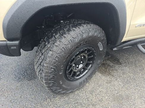 Used 2024 GMC Canyon AT4X w/ AT4X AEV Edition image 26