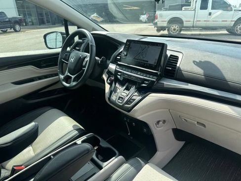 Used 2025 Honda Odyssey Elite image 9