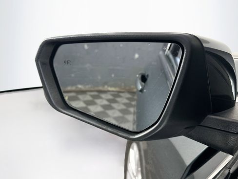 Used 2020 Chevrolet Equinox LT image 16