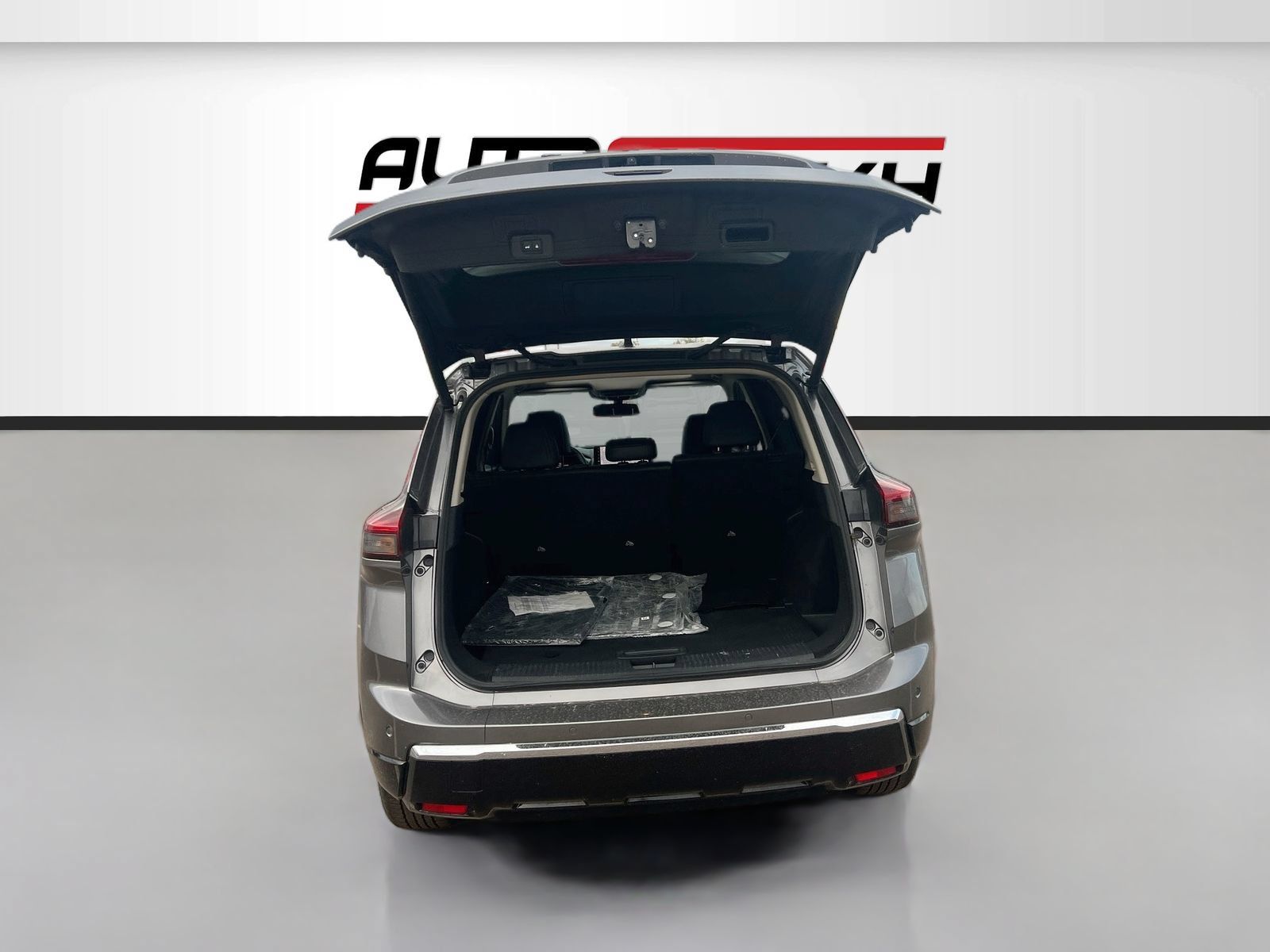Used 2026 Nissan Rogue Platinum w/ Platinum Premium Package AWD/4WD image 26