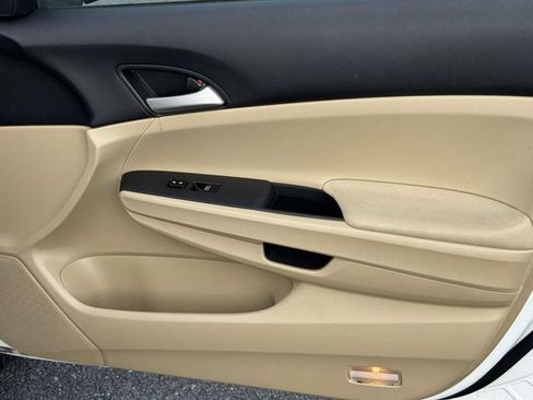 Used 2011 Honda Accord LX-P image 11