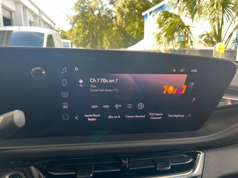 Used 2025 Buick Envista Sport Touring image 20