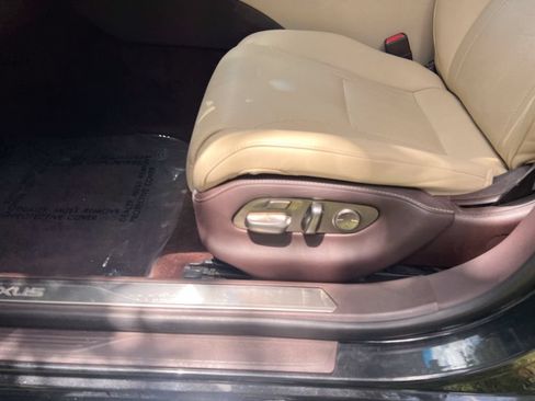 Used 2019 Lexus LS 500 w/ Accessory Package (Z2) RWD image 14