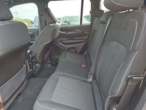 Certified 2025 Jeep Grand Cherokee Laredo X image 16