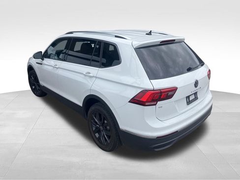 Used 2024 Volkswagen Tiguan SE AWD/4WD image 12