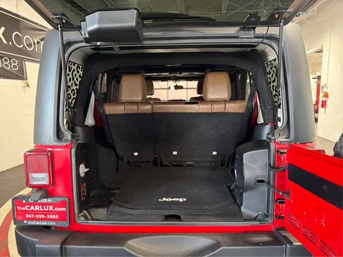 Used 2012 Jeep Wrangler Unlimited Rubicon w/ Dual Top Group AWD/4WD image 12