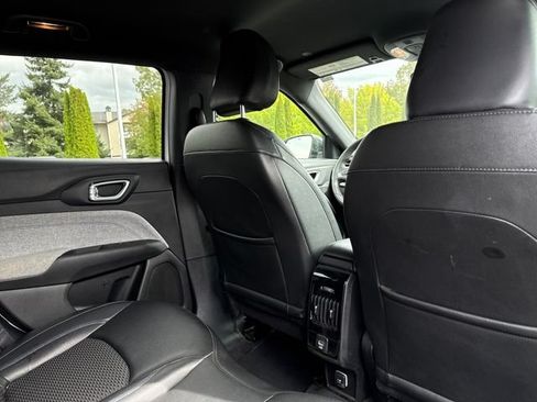 Used 2024 Jeep Compass Latitude AWD/4WD image 21