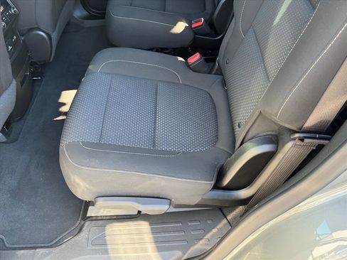 Used 2023 GMC Acadia SLE w/ Driver Convenience Package image 11