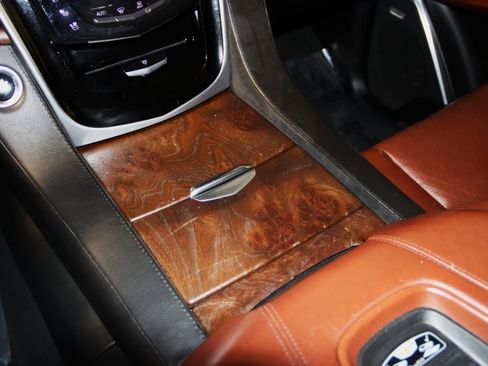 Used 2020 Cadillac Escalade Luxury image 44